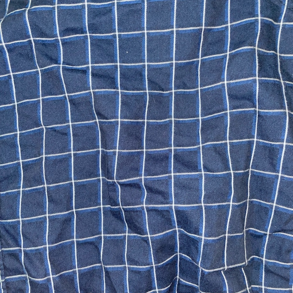 Men’s VanHeusen button down - Picture 2 of 3